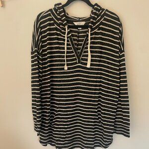 Market & Spruce hooded pullover